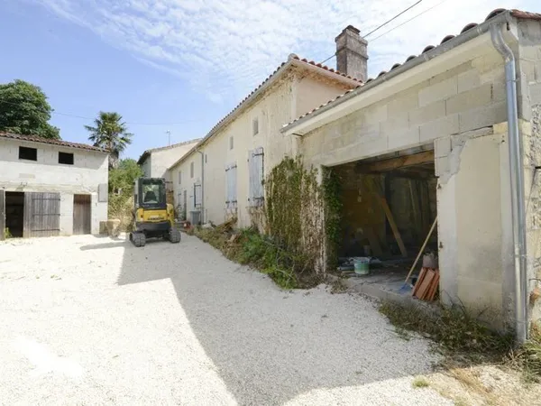 Grange de 3 pièces principales