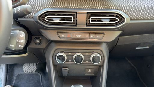 Dacia Sandero TCE 90 auto - Journey – 2025 – 2828 km – Essence – Boîte Automatique — photo 31
