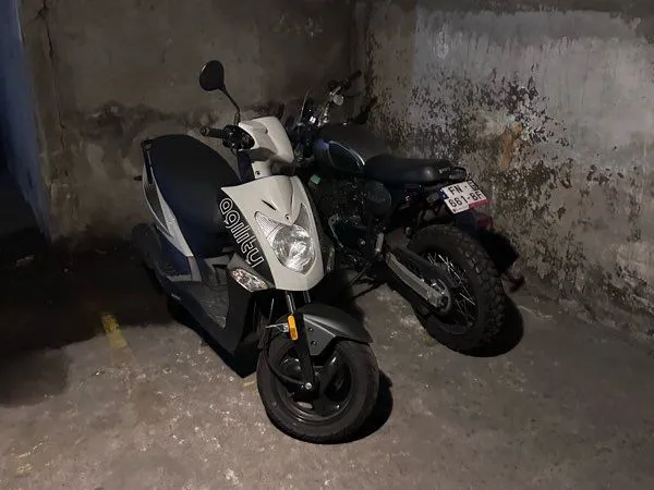 Place de parking Moto