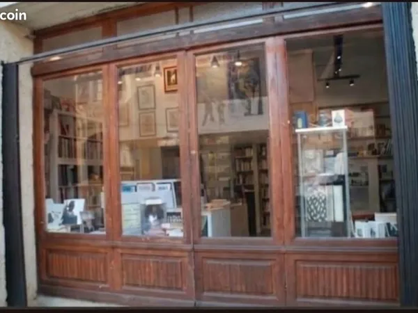 Local Commercial 30m2- Place de la halle