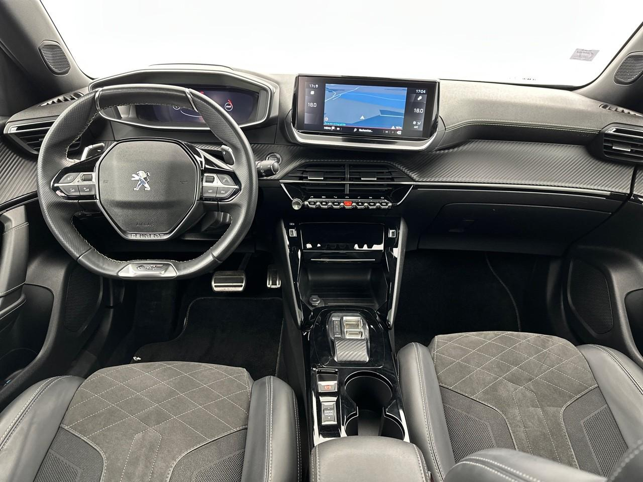Peugeot 2008 puretech 130 s&s eat8 gt pack — photo 11