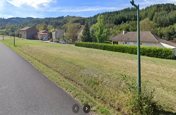 Terrain constructible 1 473 m² en zone urbaine (Ub), Vertolaye
