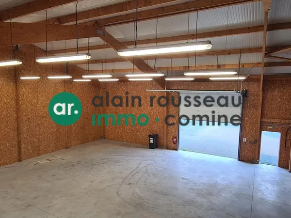 Local 313 m² Le Plessis-Grammoire