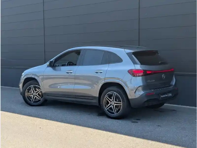 Mercedes Eqa 250+ — photo 23