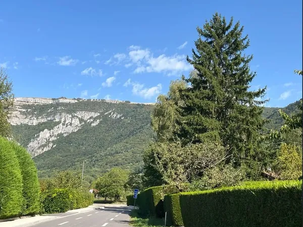Terrain à bâtir de 822 m² à ARCHAMPS (74)