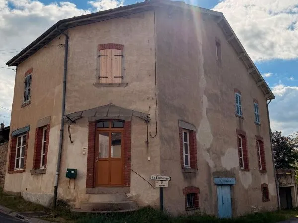 Maison de bourg familiale - Courtesserre (Courpière) - 220m² - 125 000