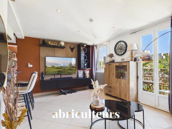 Vends appartement ancien - 64.82 m² - 3 pièces, 2 chambres - Le Cannet 06110