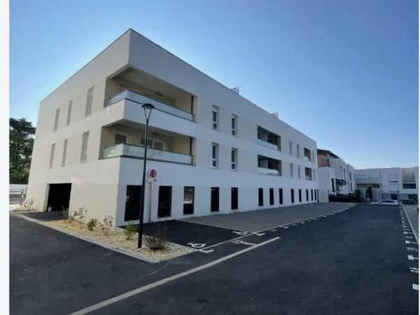 Appt T2 avec Terrasse et Jardin, place de parking en sous-sol
