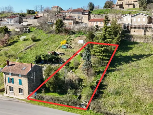 Terrain constructible de 712m²