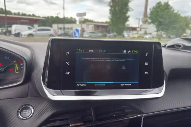 Peugeot 2008 moteur électrique 136 ch — photo 16