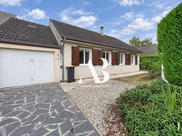 À louer à Nangis Maison de plain-pied avec 3 chambres, jar