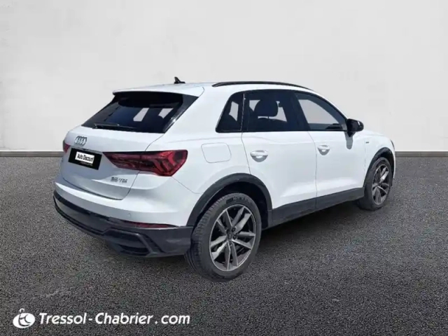 Audi Q3 35 tdi 150 ch s tronic 7 s line — photo 9