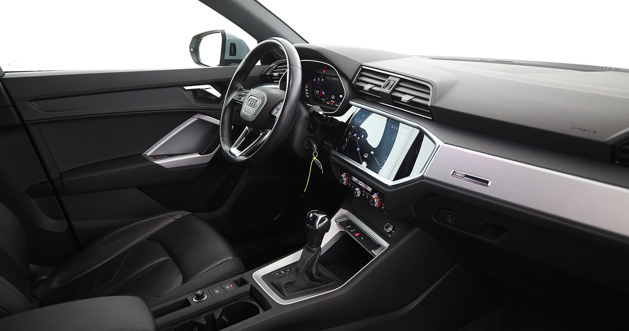 Audi Q3 — photo 18