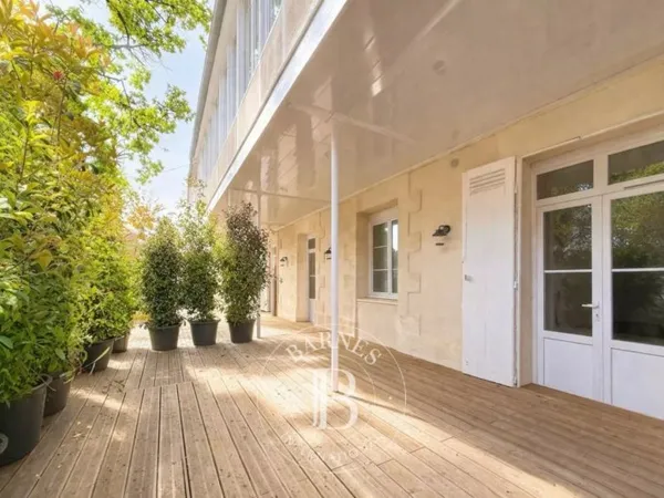 magnifique villa renovee de 160 m² avec terrasse en bois et plac