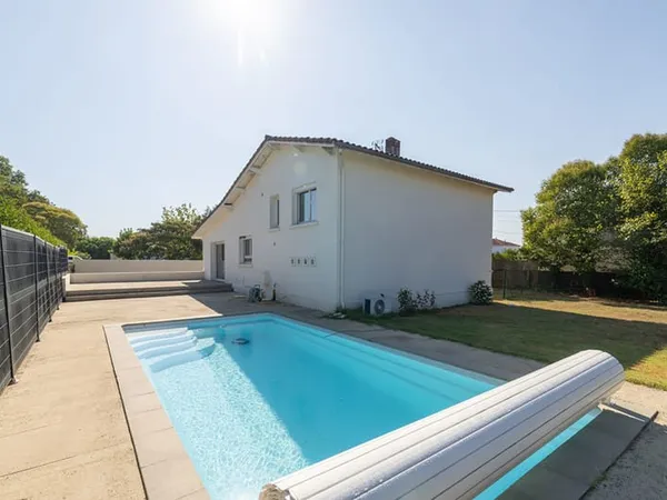 Maison centre-ville avec piscine