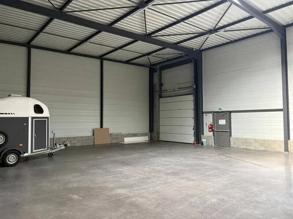 Local d'activité 1072 m²