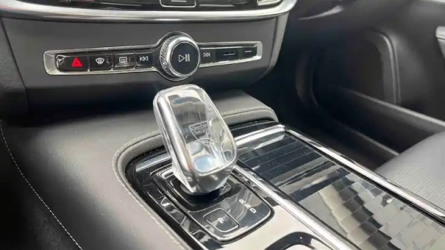 Volvo V90 t8 awd recharge 303 + 87 ch geartronic 8 — photo 10