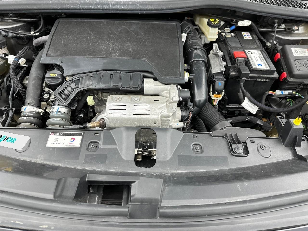 Peugeot 2008 puretech 100 s&s bvm6 allure — photo 15