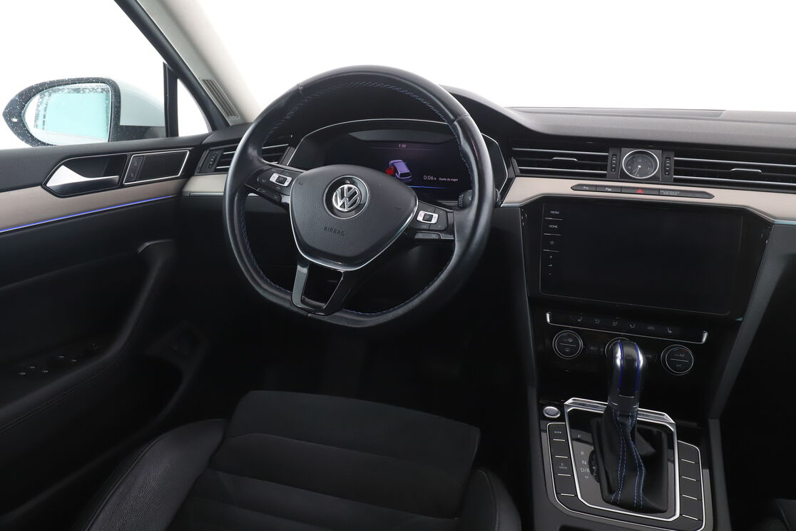 Volkswagen Passat SW 1.4 TSI GTE DSG6 — photo 12