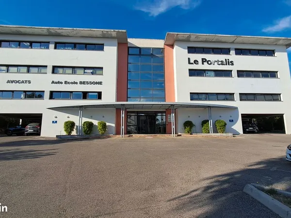 Local professionnel de 72m2 à La Seyne/ Mer (Var) 212 000