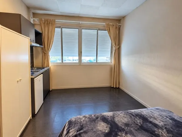 Chambre de service 1 pièce 13 m²
