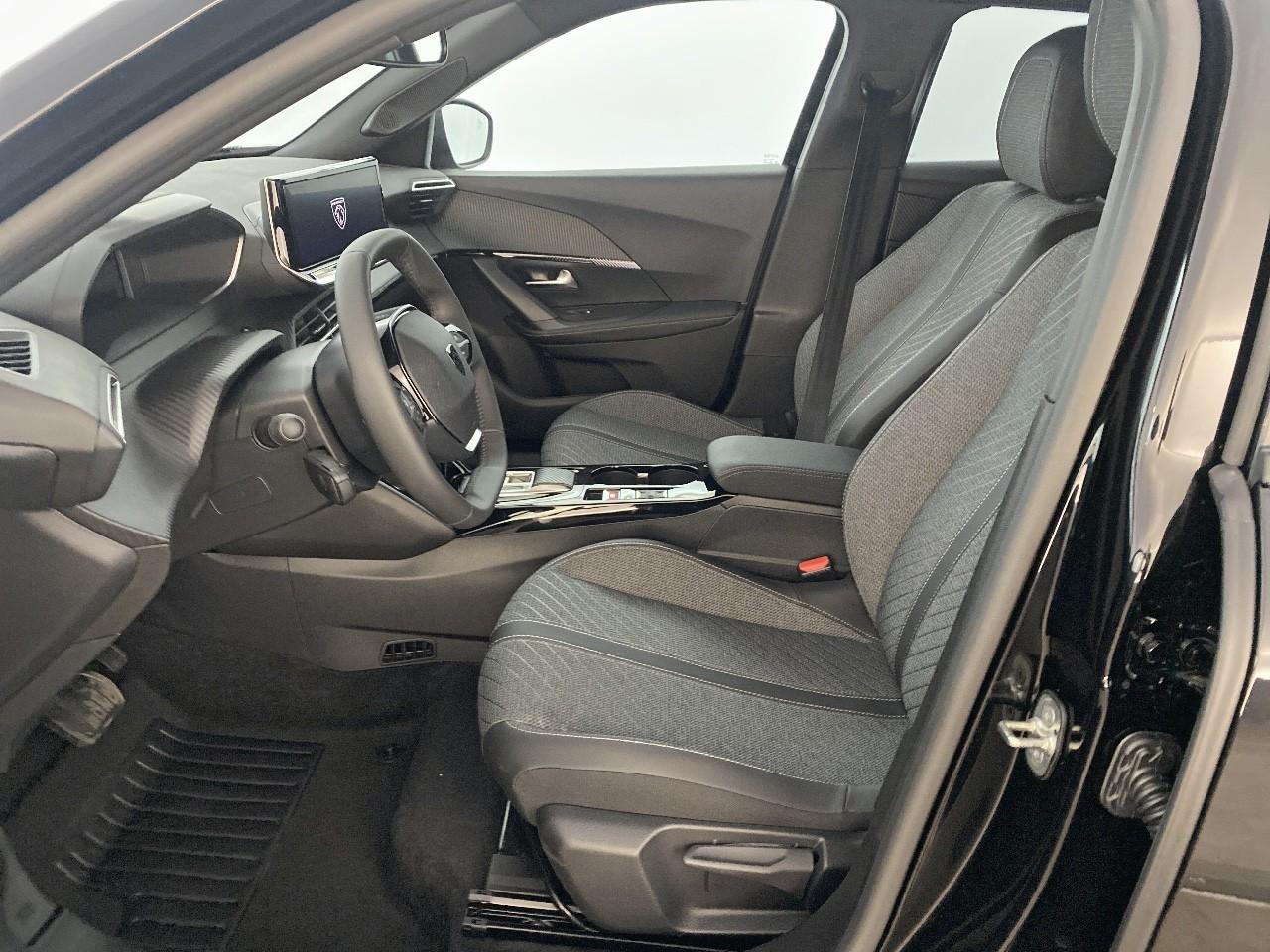 Peugeot 2008 hybrid 145 ch e-dcs6 allure — photo 9