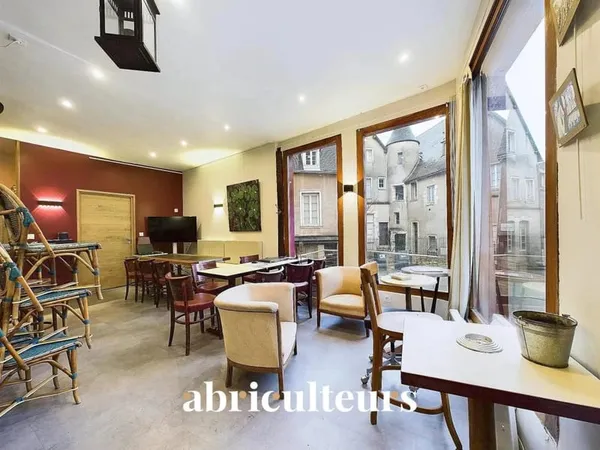Vente de murs commerciaux avec terrasses privatives — Chartres (28000)