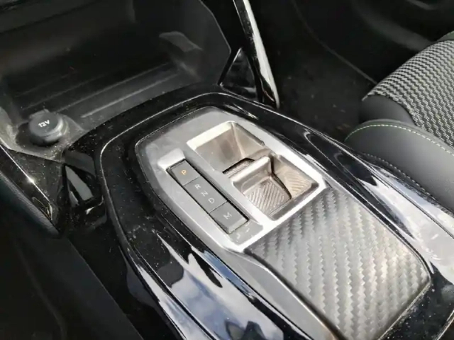 Peugeot 208 hybrid 100 e-dcs6 — photo 14