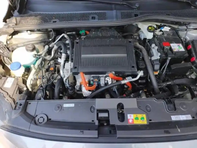 Peugeot 208 e- 136ch active pack — photo 14