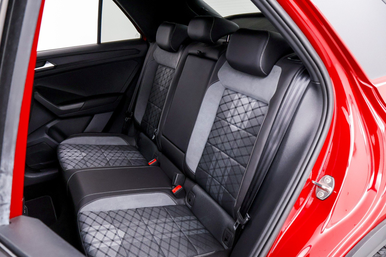 Volkswagen T-Roc — photo 31
