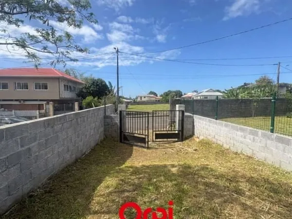 Terrain 381 m²