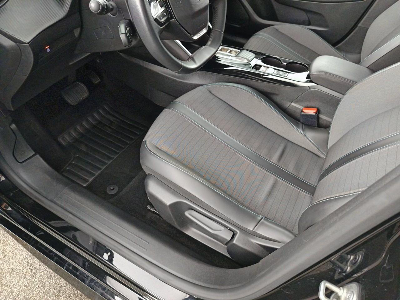 Peugeot 208 electrique 50 kwh 136ch allure — photo 21
