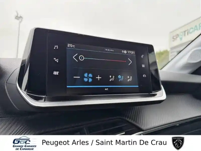 Peugeot 208 puretech 100 s&amp;s bvm6 — photo 17