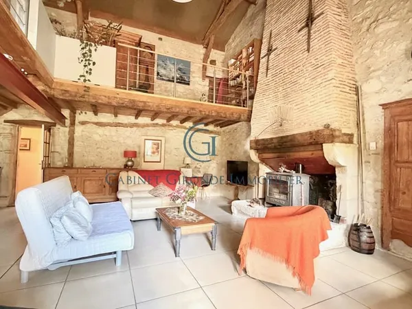 GRIGNOLS MAISON PIERRE RENOVEE CHARME, NATURE ET DEPENDANCES