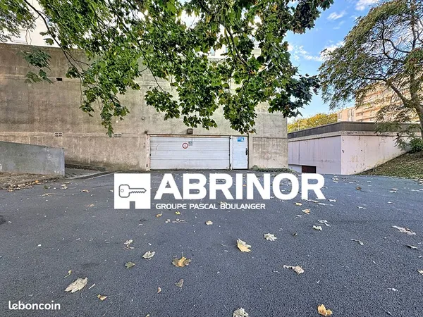 Parking/box WATTIGNIES
