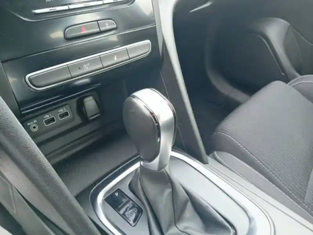 Renault Megane mégane iv berline blue dci 115 edc — photo 35