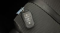 Peugeot 2008 1.2 PureTech 130ch S&S GT EAT8 — photo 16