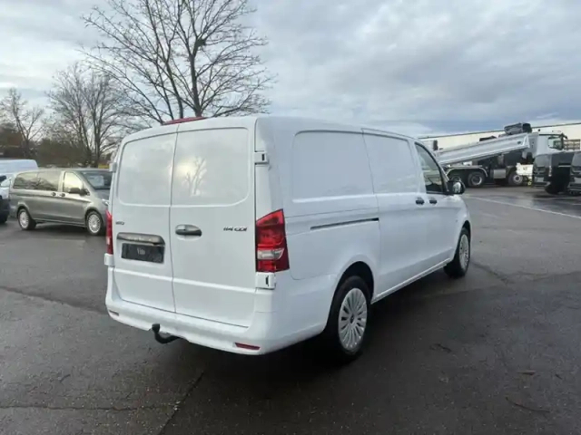 Mercedes Vito 114 cdi fourgon long 136ch bva — photo 21