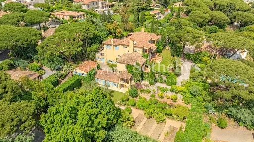 Maison 14 pièces 560 m²