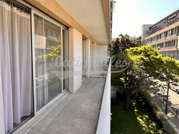 Appartement familial avec balcon, box et cave Immeuble réc