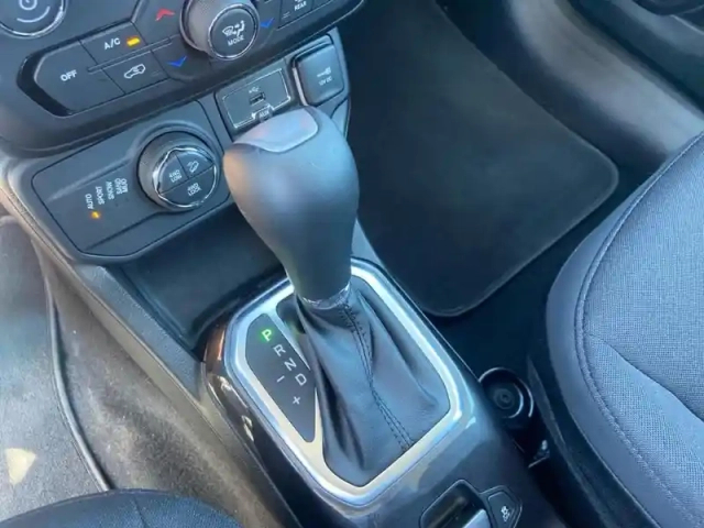 Jeep Renegade 1.3 turbo t4 190 ch phev bva6 4xe eawd limited — photo 24