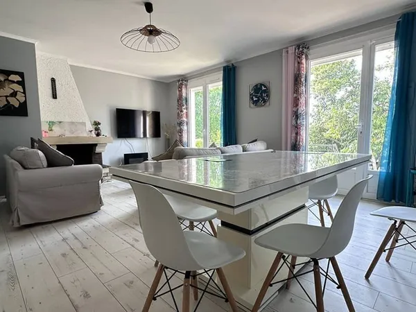 Maison 10 pièces 240 m²