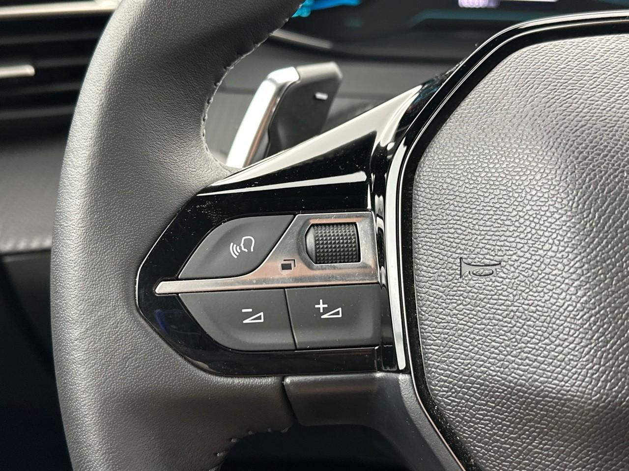 Peugeot 2008 hybrid 145 e-dcs6 style — photo 20