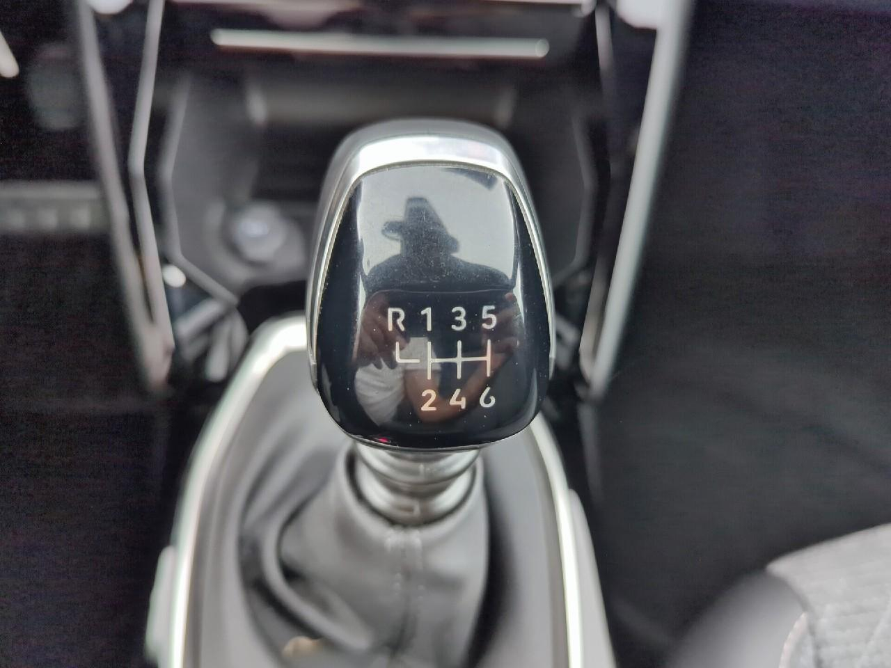 Peugeot 2008 puretech 100 s&s bvm6 allure — photo 26