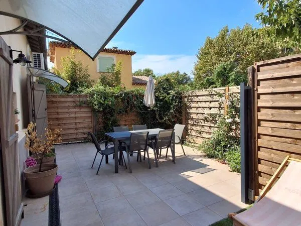 🏡 Petite maison de ville T3 meublée - Terrasse 40 m² sans vis-à-vis - La Crau centre