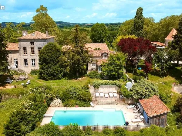À Louer studio >40 m2 au très beau domaine