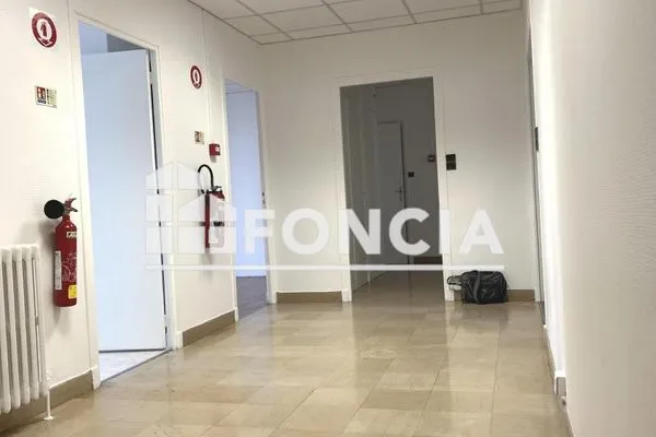 Bureaux 1 pièce 122 m²