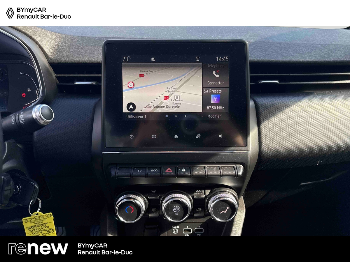 Renault Clio E-Tech 140 - 21 — photo 16