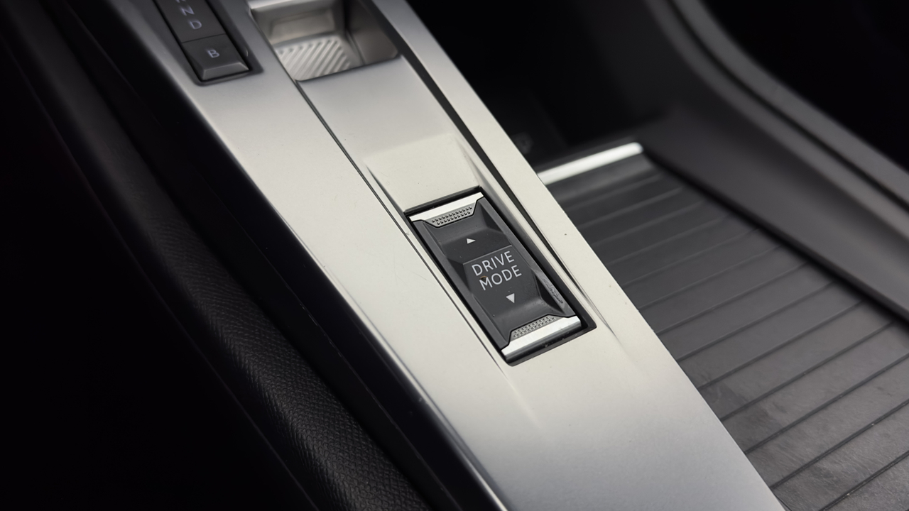 Peugeot 308 SW PHEV 180 e-EAT8 — photo 29