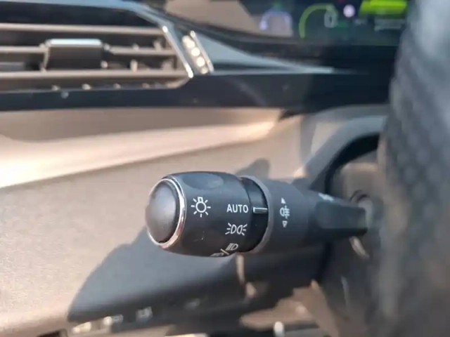 Peugeot 408 phev 225 e-eat8 — photo 28